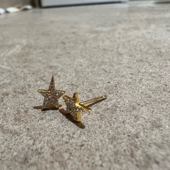 Gold star diamond earring! - Picture 3 of 3